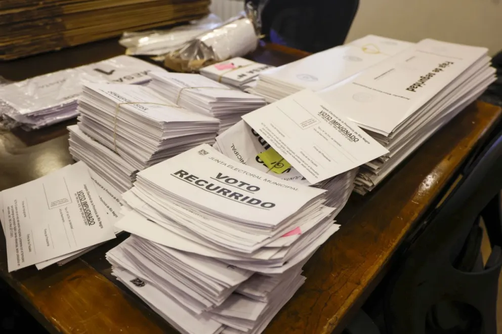 Siguen los preparativos para la elección del domingo próximo. Foto Euge Neme 