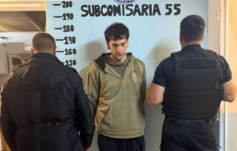 Se escondió, pero personal policial dio con el sospechoso de violentar la puerta de un vehículo en el km 13 de Bustillo.