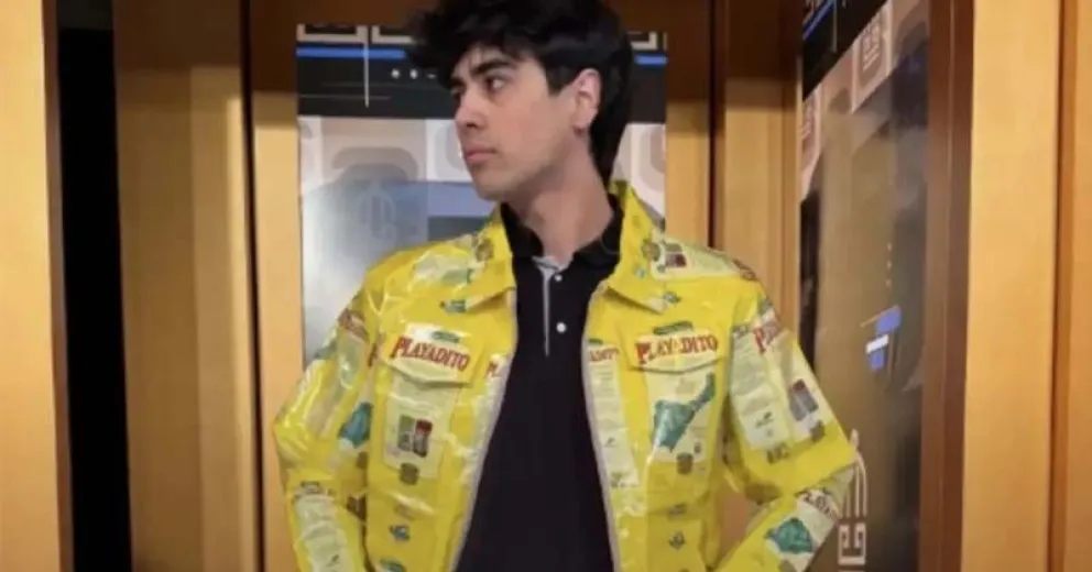 Esteban Geldres, el joven diseñador de 21 años oriundo de Choele Choel que se volvió viral por sus prendas confeccionadas con materiales reutilizados y cuyo trabajo llegó a la Semana de la Moda de Milán. Foto: gentileza.