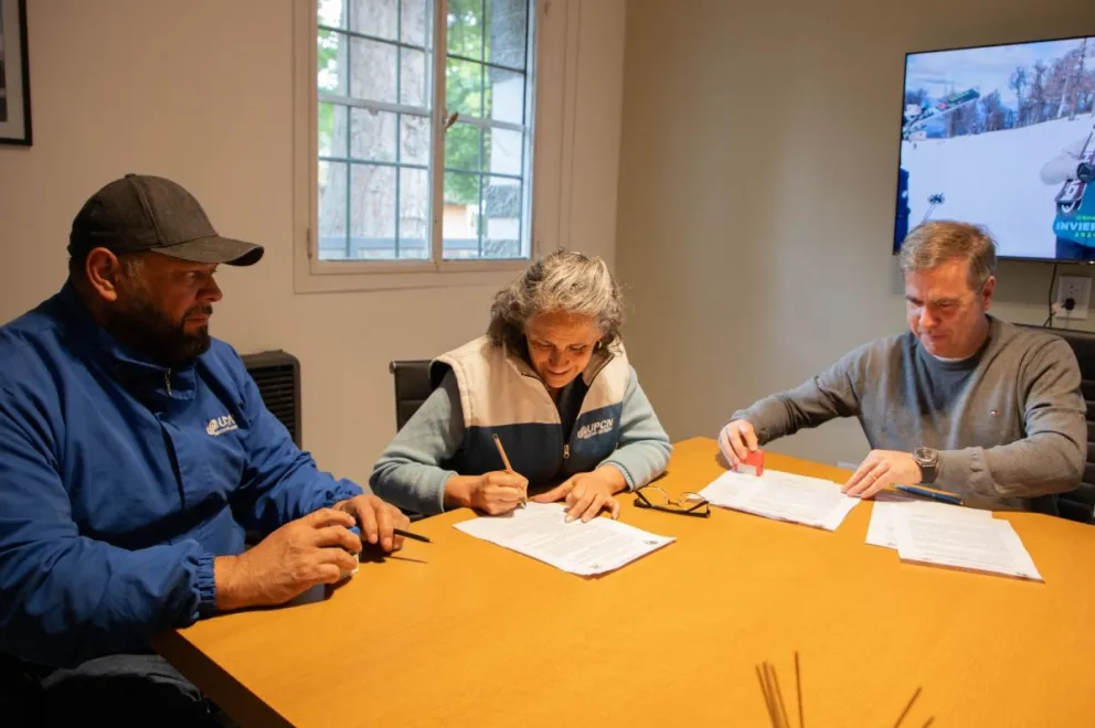 El Ejecutivo Municipal de El Bolsón y UPCN firmaron un acuerdo. 