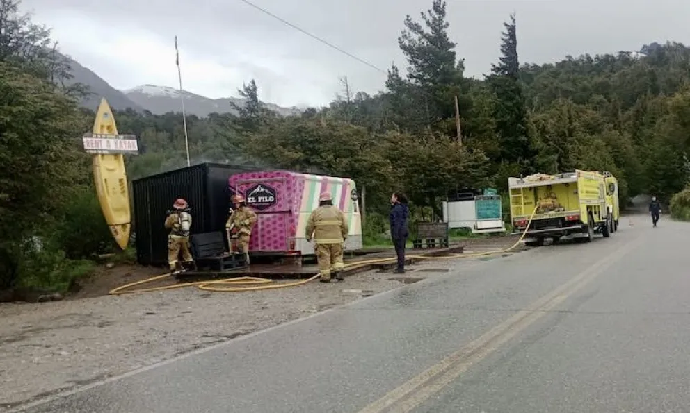 Un llamado al 911 alertó sobre el incendio en el carrito. Foto: gentileza