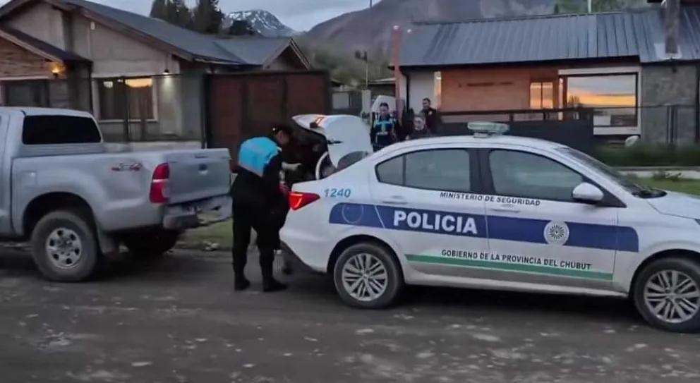 Una denuncia vecinal, una puerta que no se abría y el rescate de una familia en presunto cautiverio. 