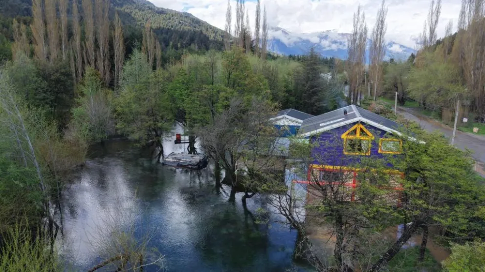 Desbloquean el cauce del arroyo que con las últimas lluvias, registra una importante crecida. 