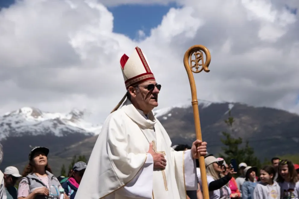 El prelado destacó que, en la actualidad, en la sociedad argentina convergen necesidades que tienen que ver con lo económico y lo espiritual. Fotos Facundo Britos.
