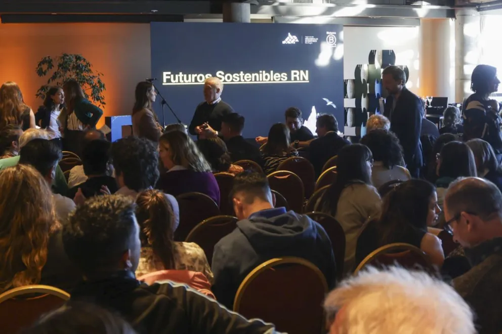 Un encuentro que se llevó a cabo en Bariloche atrajo a gran cantidad de personas interesadas en la temática. Foto Eugenia Neme.