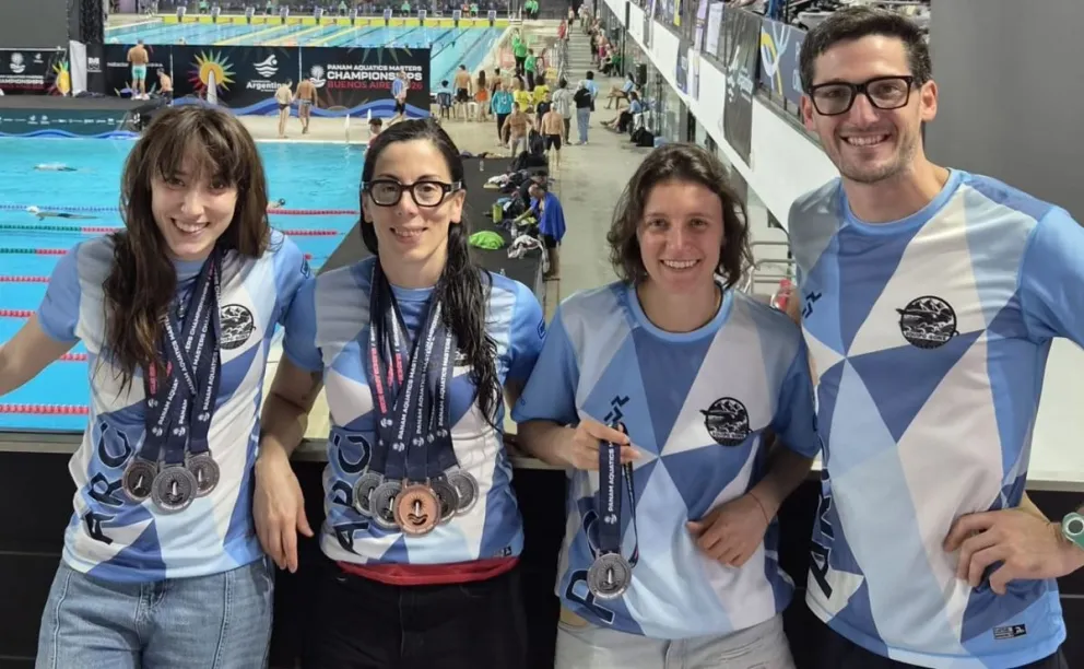 El equipo barilochense con sus medallas. 