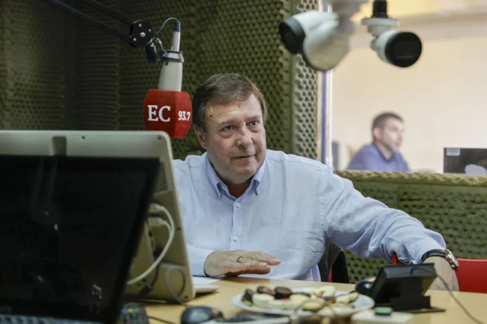El gobernador respaldó la propuesta de Cortes para "desburocratizar" la Carta Orgánica. Foto: Euge Neme.