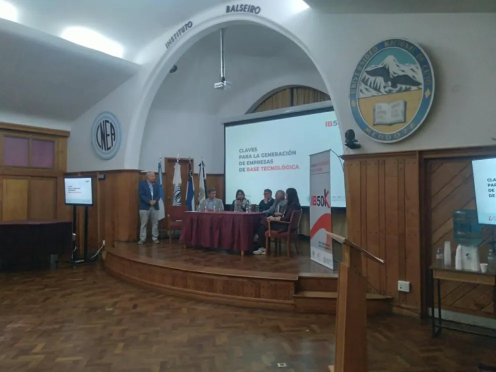 En el encuentro en el Instituto Balseiro hubo varias expresiones respecto a la situación actual que vive el sector de la ciencia y la tecnología. Imagen gentileza.